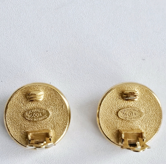 Chanel Pearl Gold-plated Earrings - Picture 3 of 4